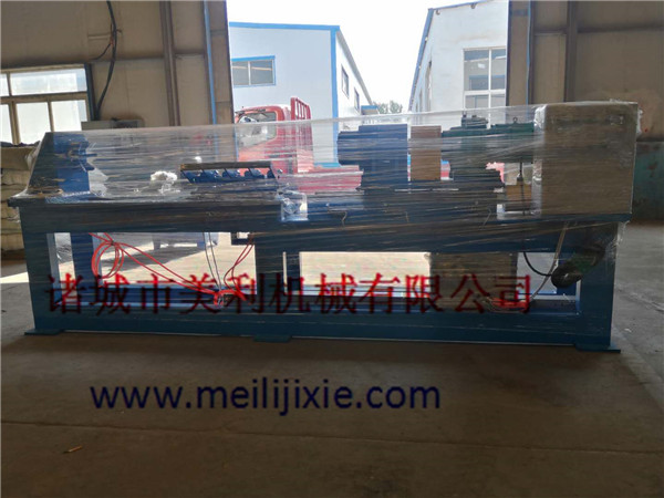 鋼瓶頸圈碾（niǎn）鉚機
